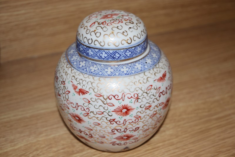 Three small early 19th century Davenport Ironstone dessert dishes, four Chinese ginger jars and a Royal Worcester blue and white tea ke